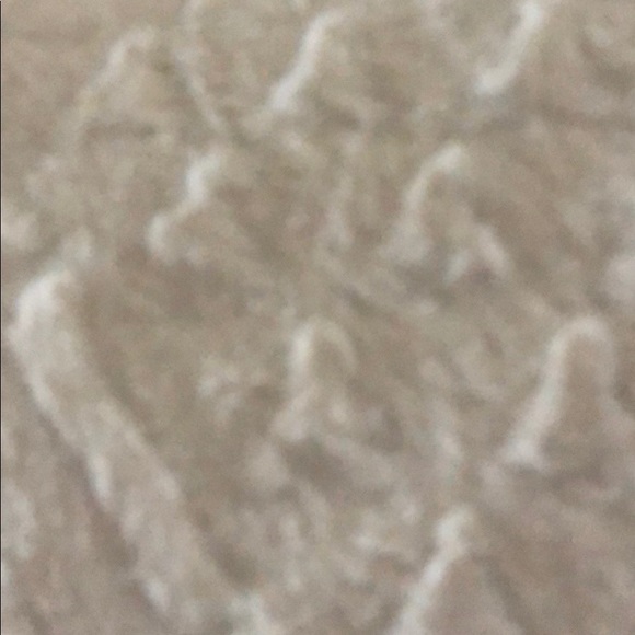 Meet your Posher, Lindy - Picture 1 of 1